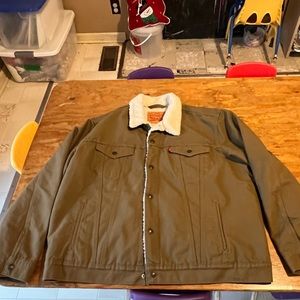 Levi’s mens trucker jacket XL dark olive